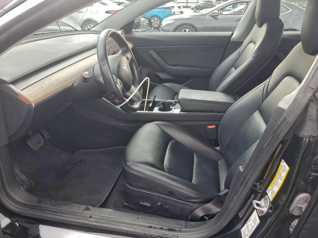 Tesla Model 3 Image 5