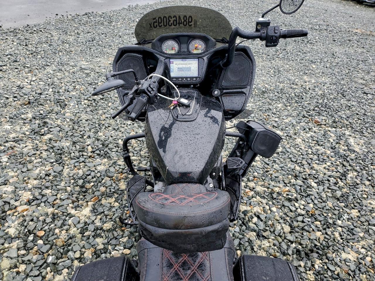 Indian Motorcycle Co Challenger Dark Horse Image 4