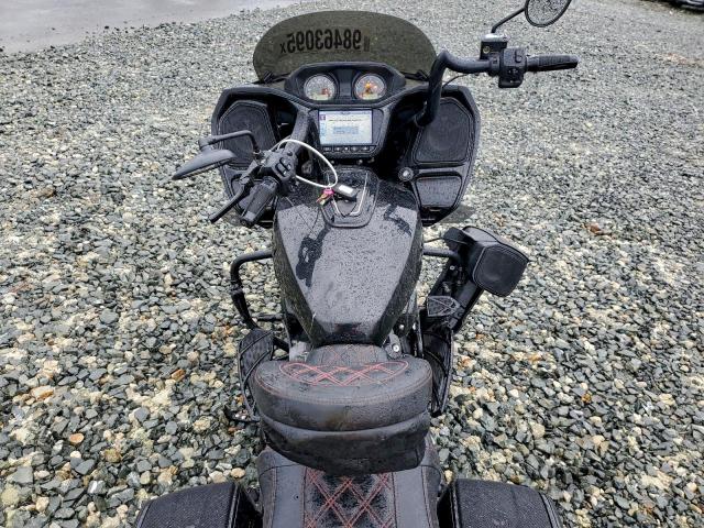 Indian Motorcycle Co Challenger Dark Horse Image 4