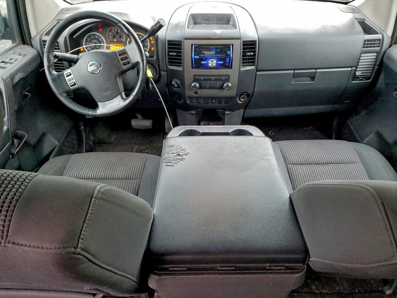 Nissan Titan Xe Image 9