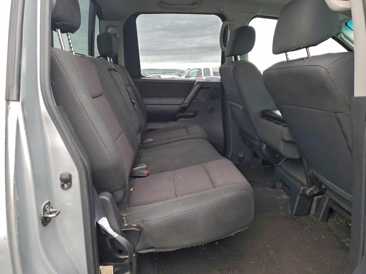 Nissan Titan Xe Image 12