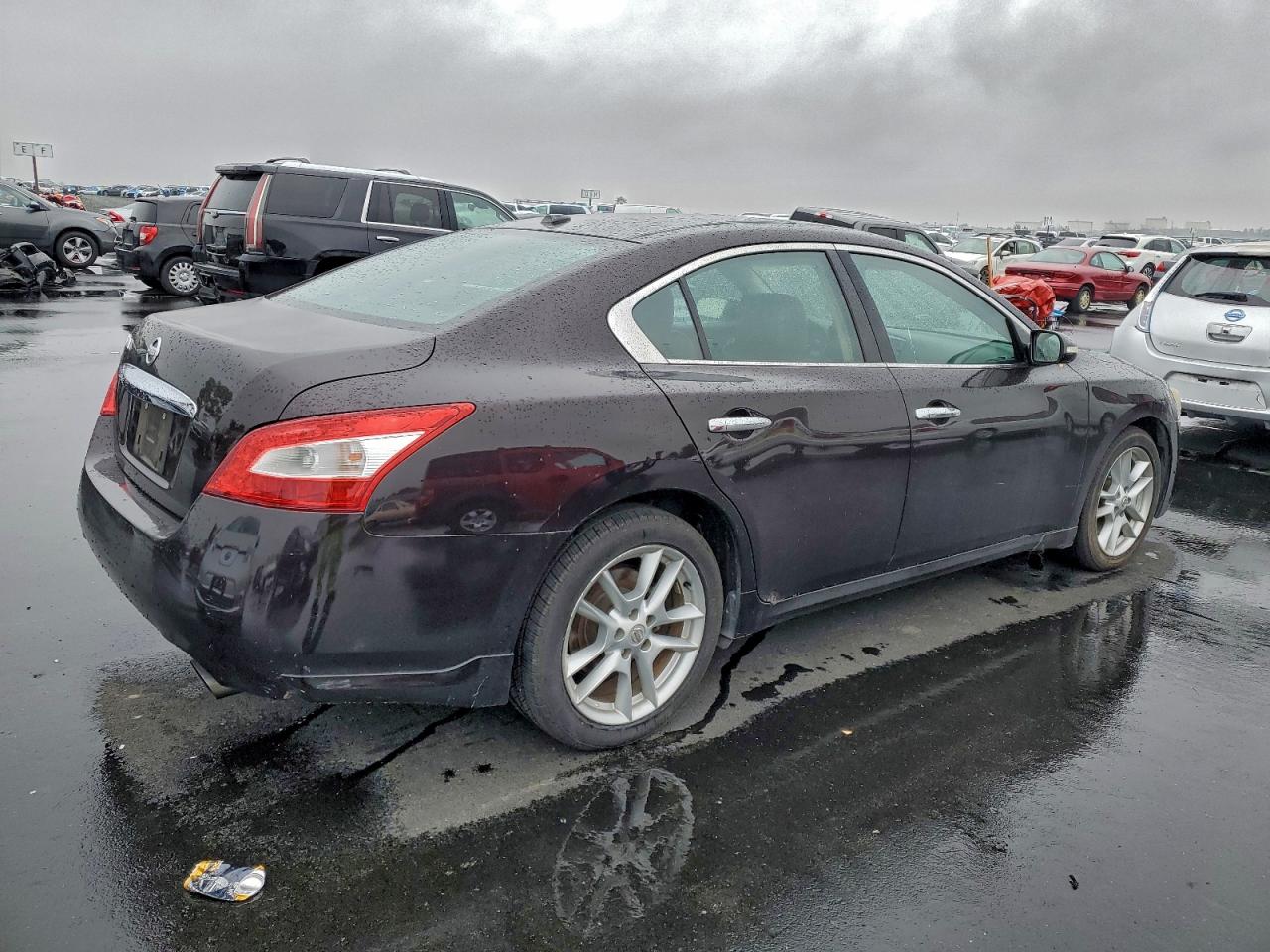 Nissan Maxima S Image 2