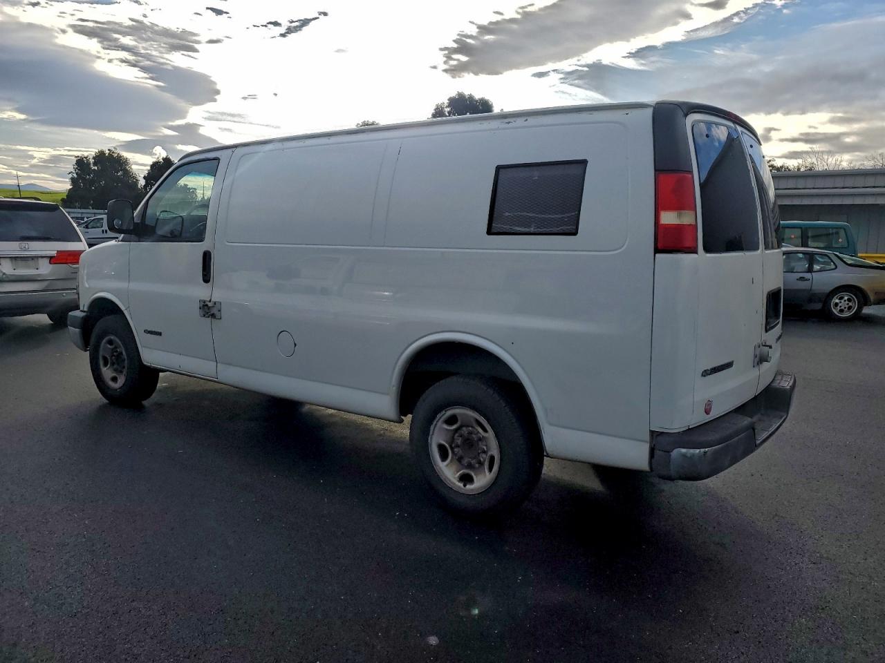 Chevrolet Express Image 13