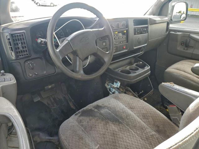 Chevrolet Express Image 4