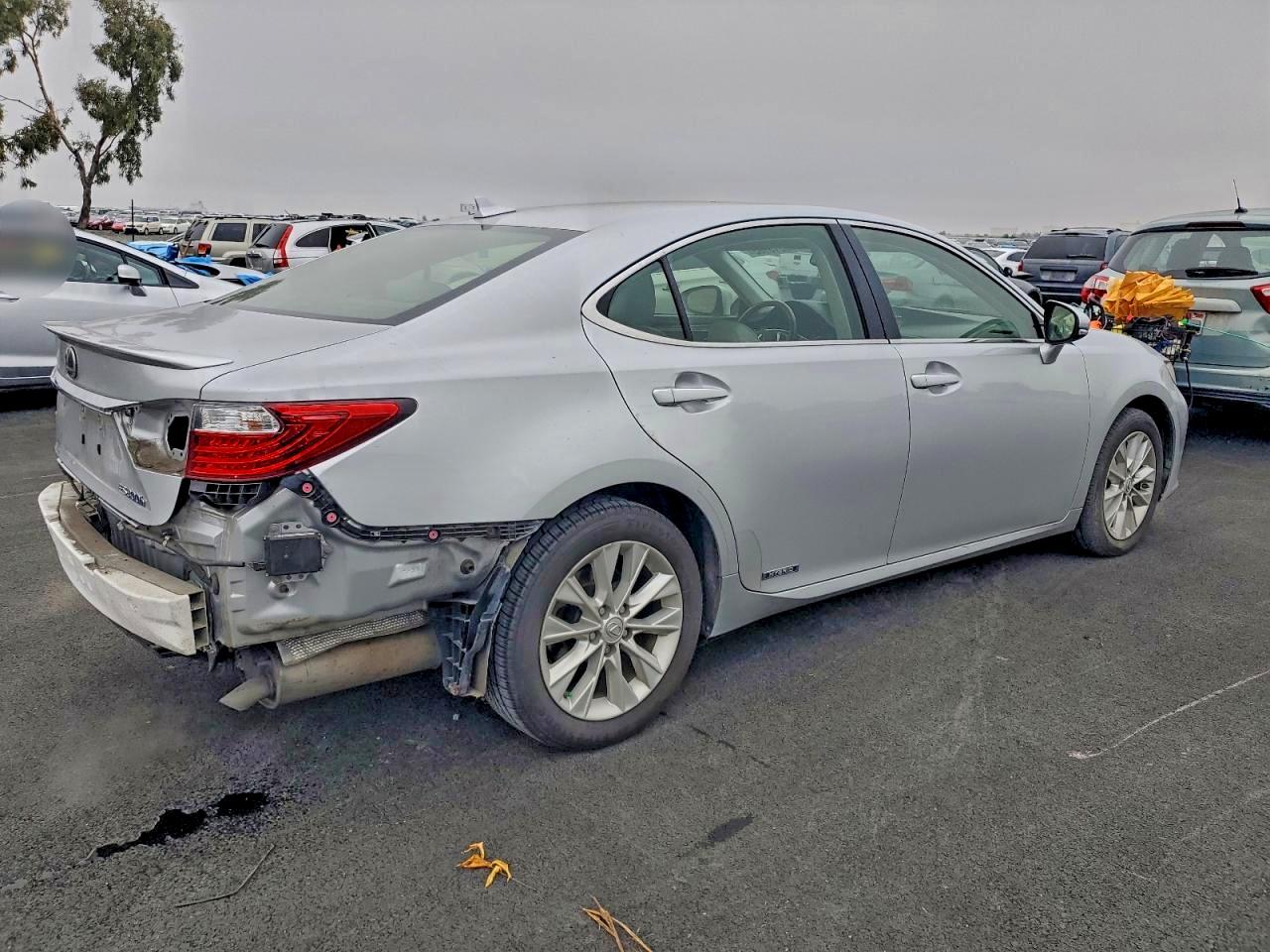 Lexus Es 300h Image 3