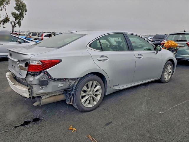 Lexus Es 300h Image 3