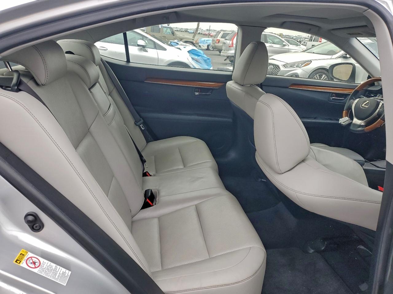 Lexus Es 300h Image 12