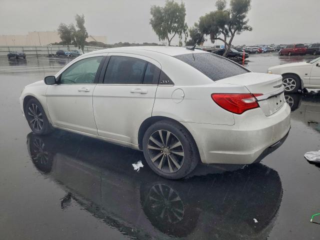 Chrysler 200 Limited Image 6