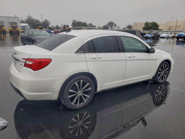 Chrysler 200 Limited Image 7