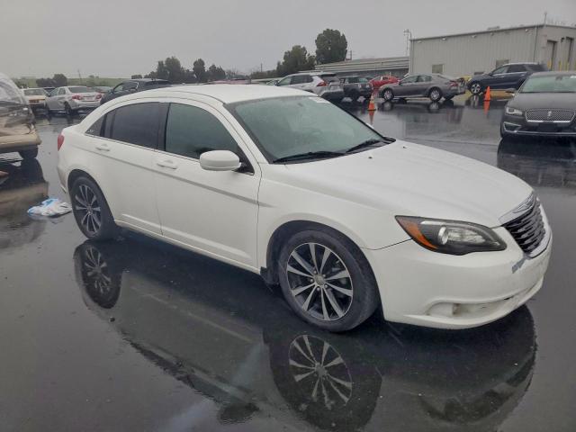Chrysler 200 Limited Image 3