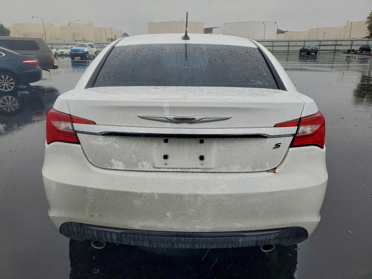 Chrysler 200 Limited Image 2