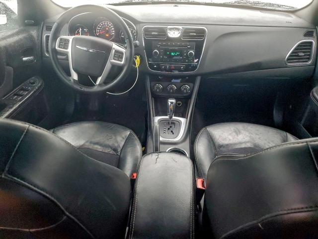 Chrysler 200 Limited Image 12