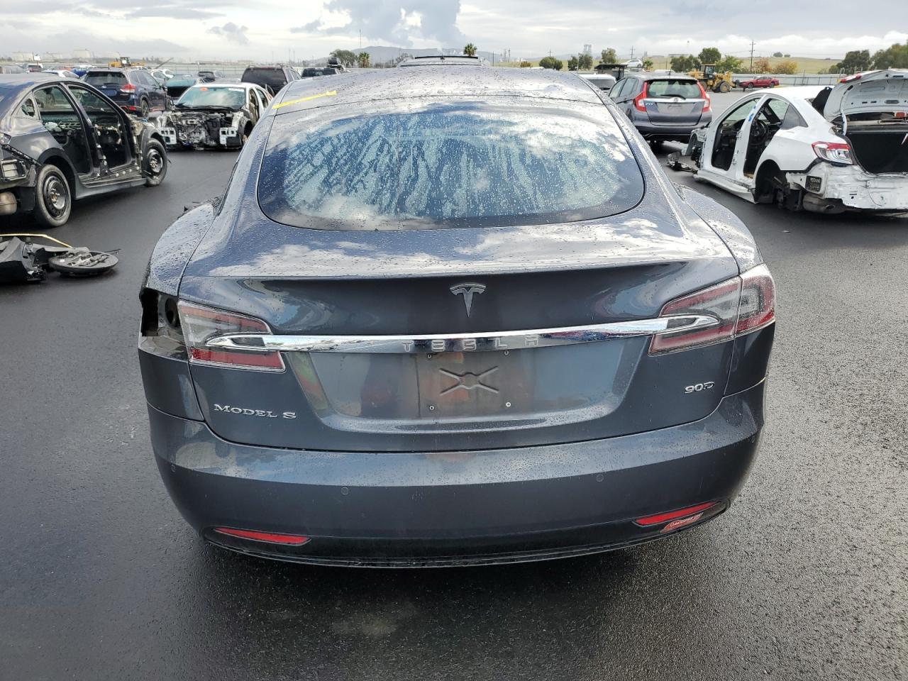 Tesla Model S Image 6