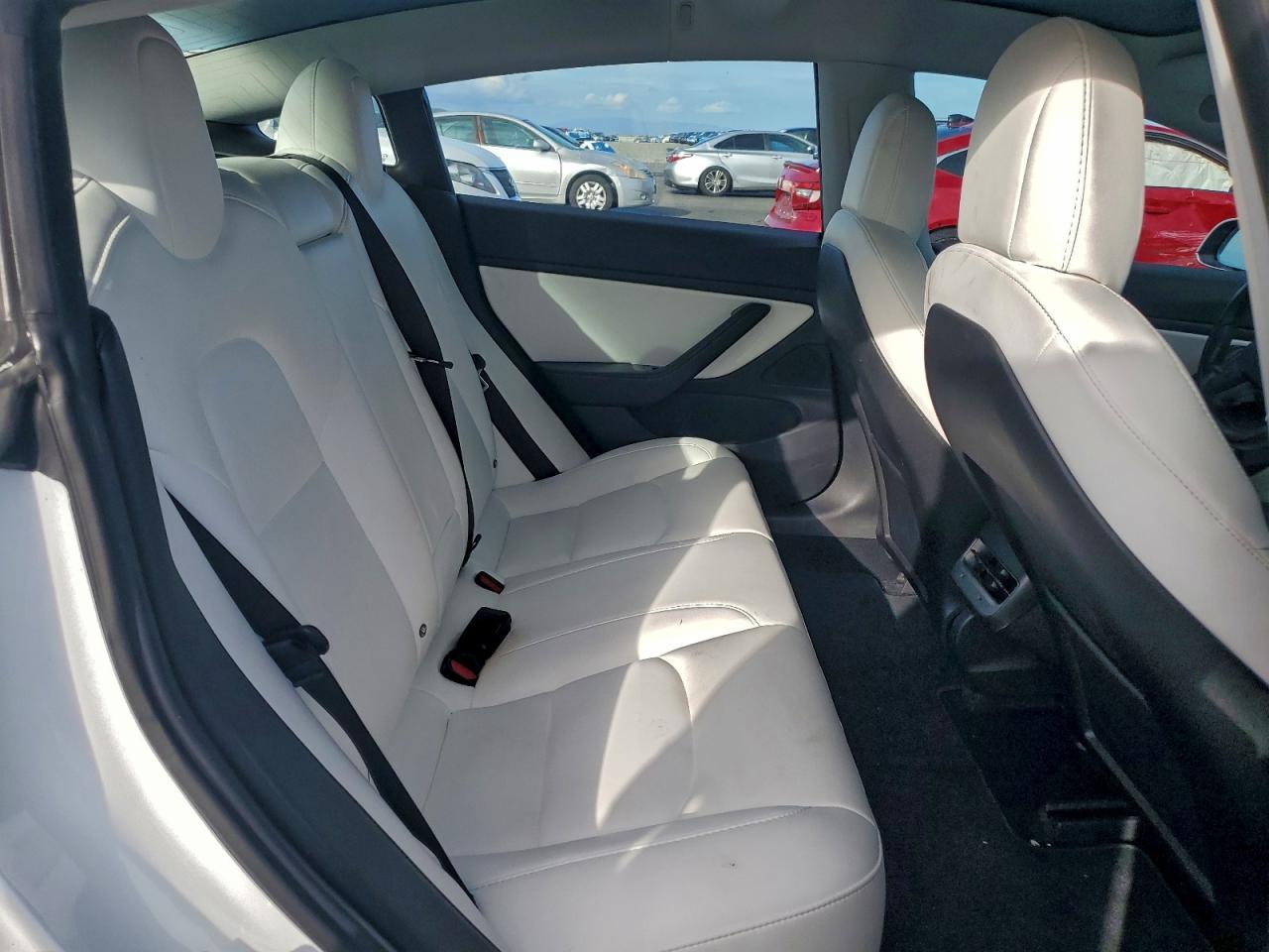 Tesla Model 3 Image 11