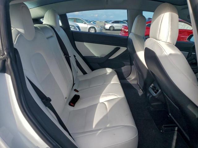 Tesla Model 3 Image 11