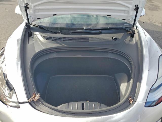 Tesla Model 3 Image 8