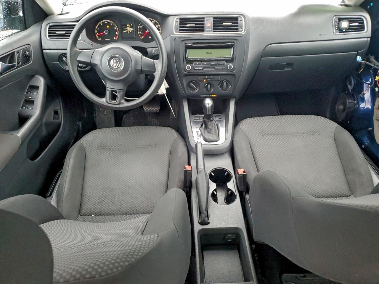 Volkswagen Jetta Base Image 8