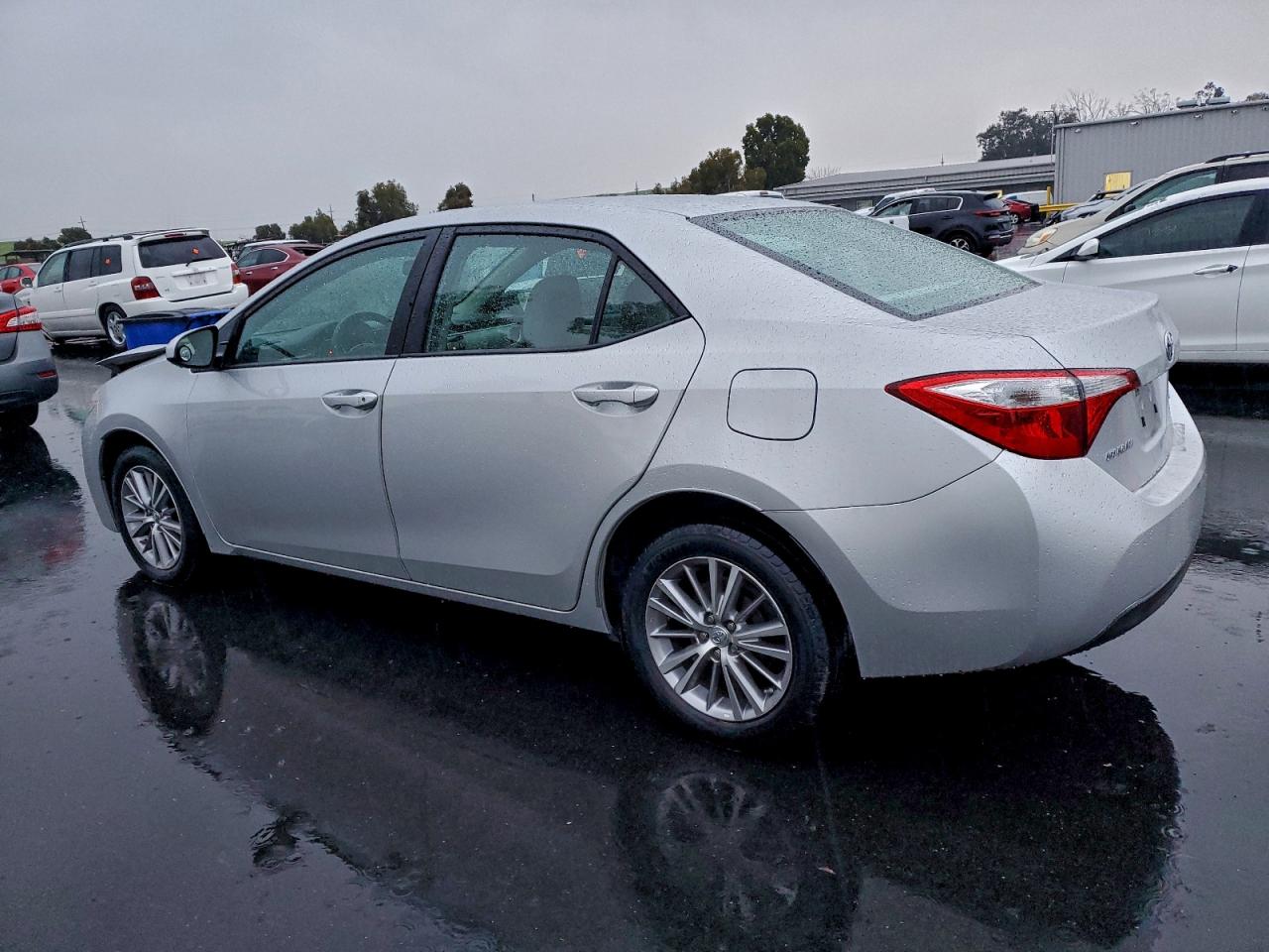 Toyota Corolla L Image 2