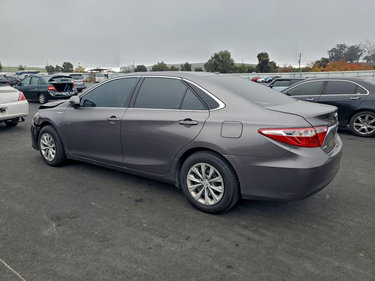 Toyota Camry Hybrid Image 2