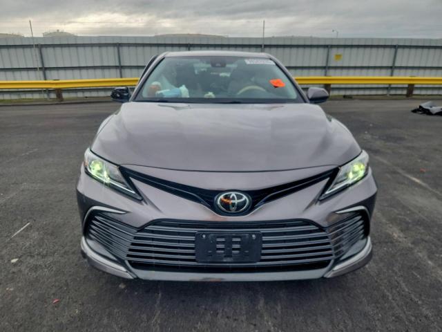 Toyota Camry Le Image 7