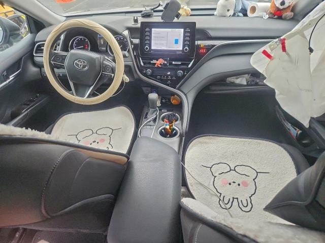 Toyota Camry Le Image 5