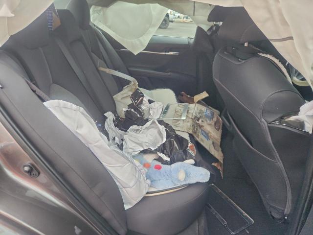 Toyota Camry Le Image 11