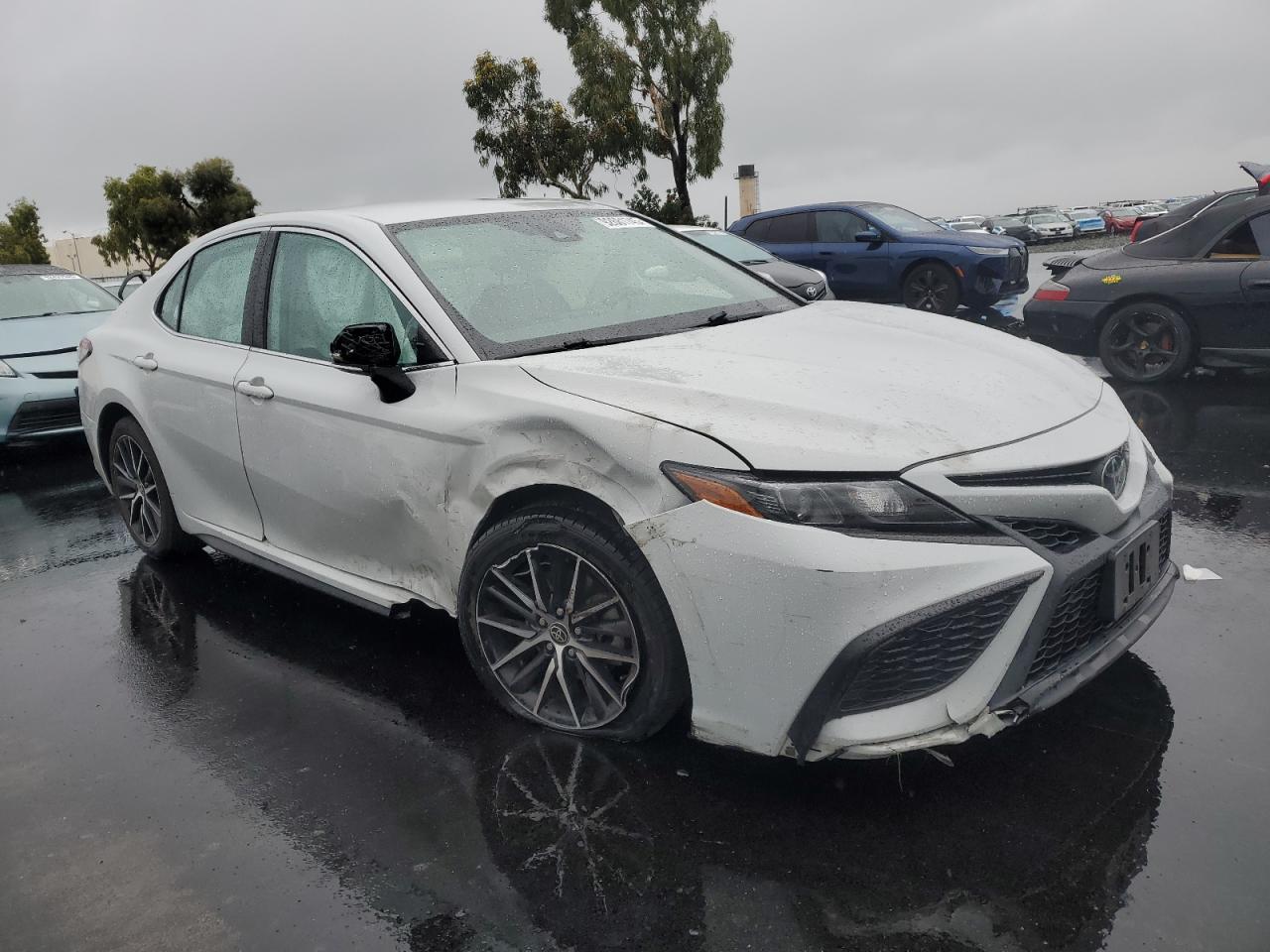 Toyota Camry Se Image 9