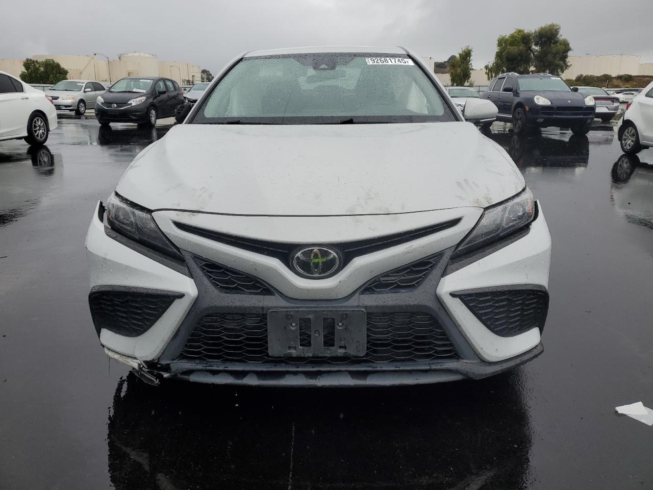 Toyota Camry Se Image 4