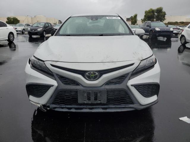 Toyota Camry Se Image 4