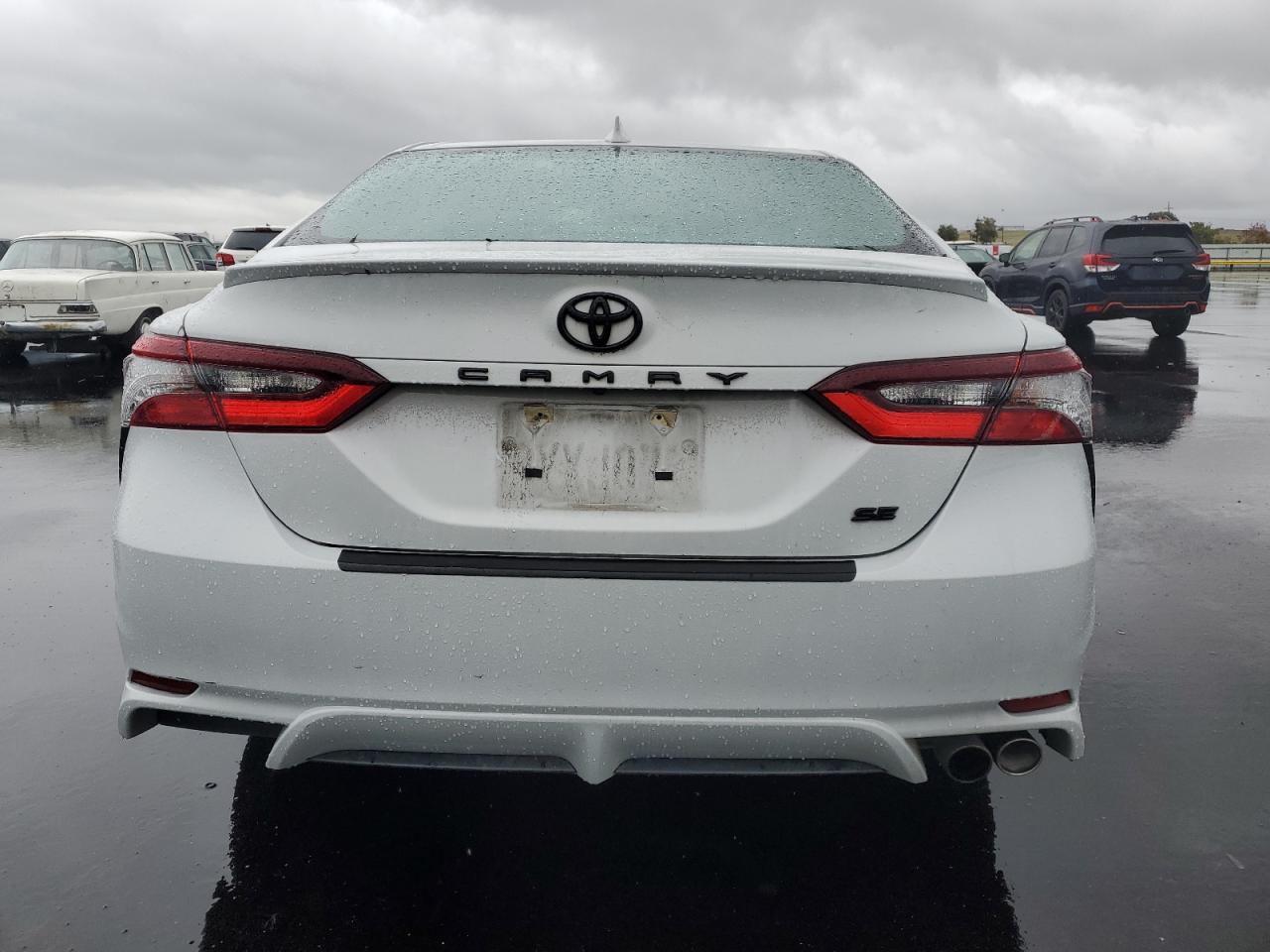 Toyota Camry Se Image 2