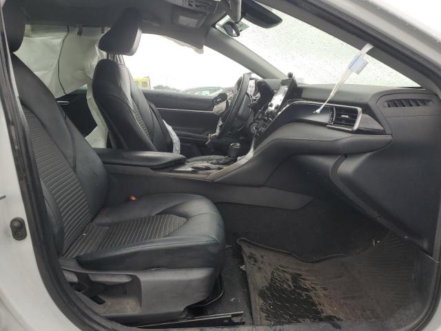 Toyota Camry Se Image 11