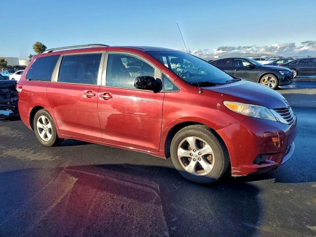 Toyota Sienna Le Image 6