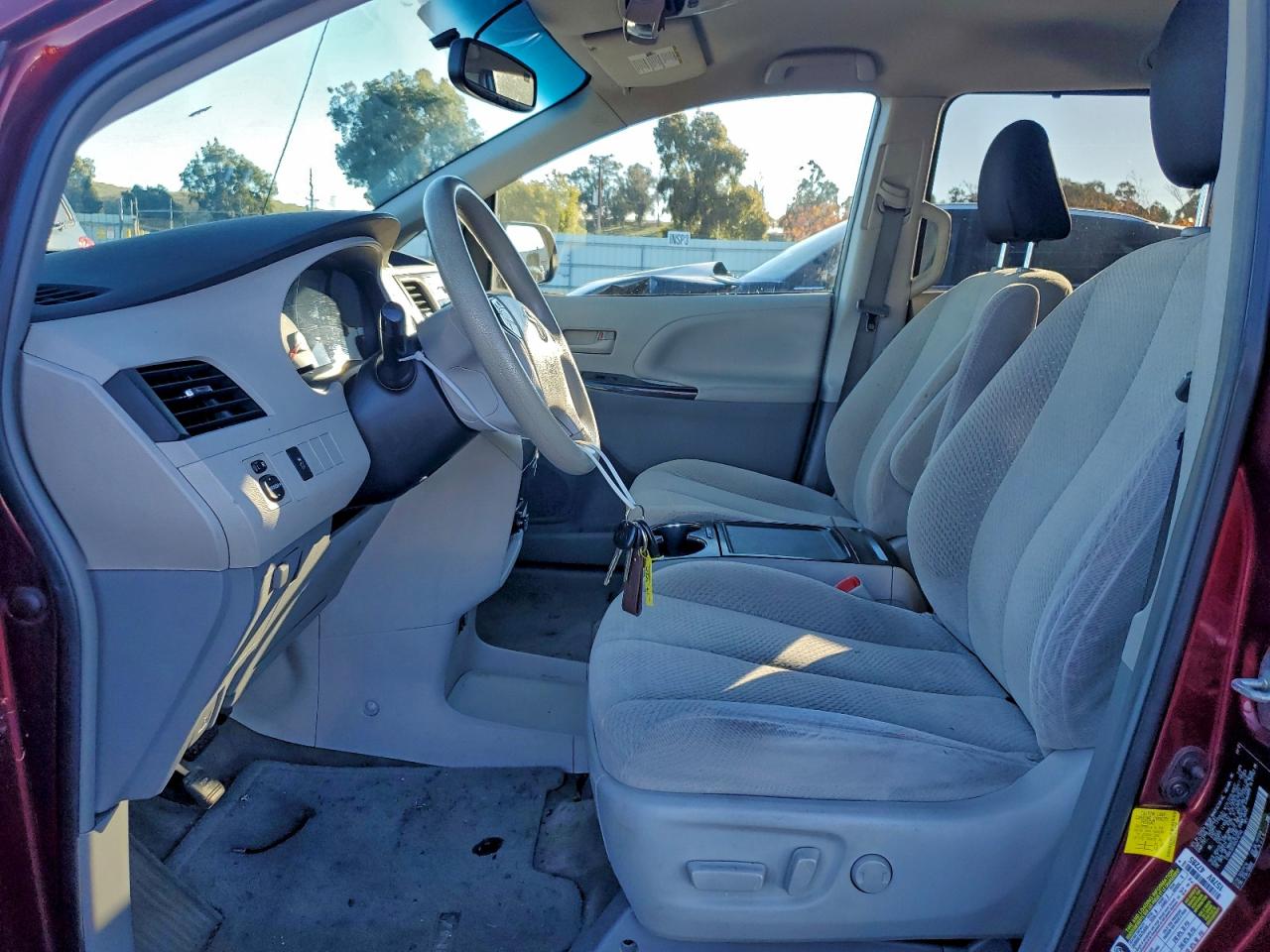 Toyota Sienna Le Image 11