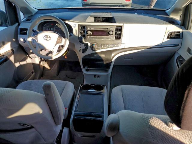 Toyota Sienna Le Image 7