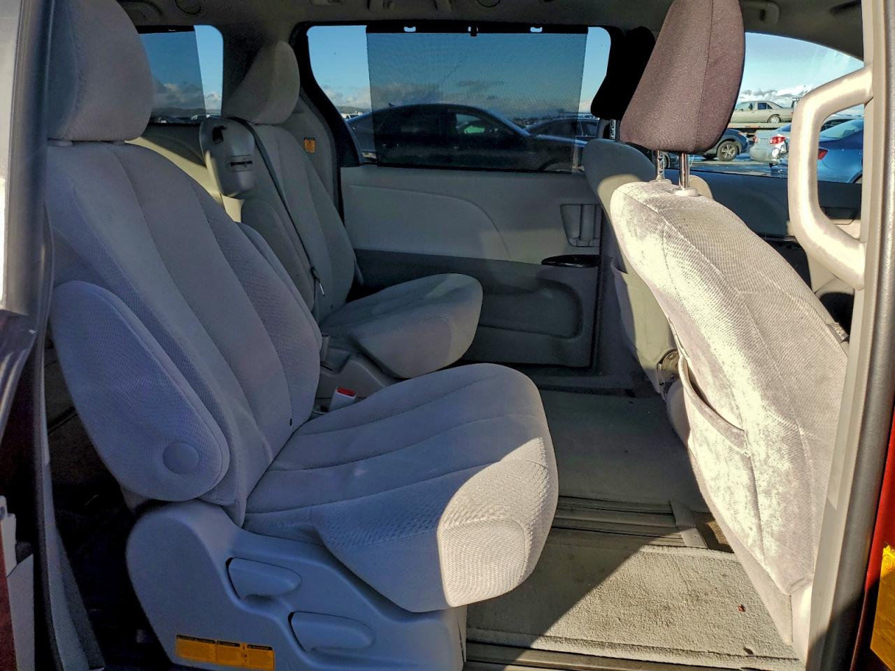 Toyota Sienna Le Image 12