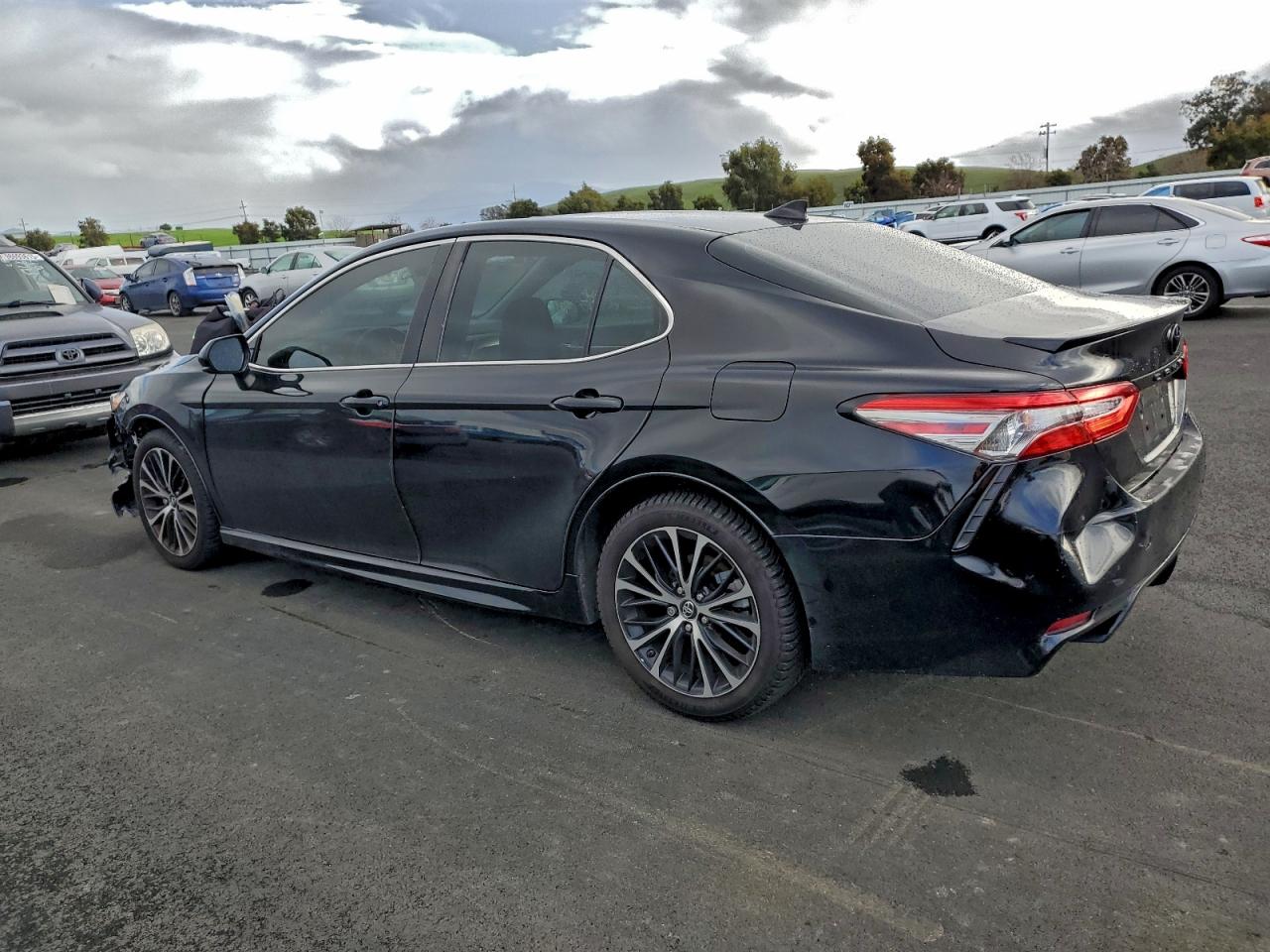 Toyota Camry L Image 5