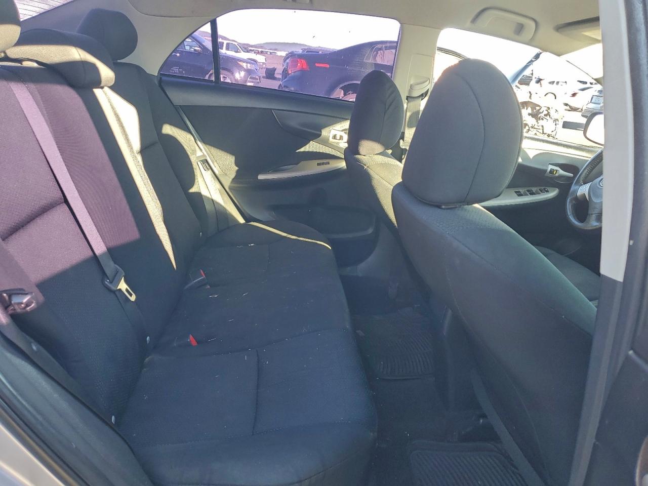 Toyota Corolla Base Image 6