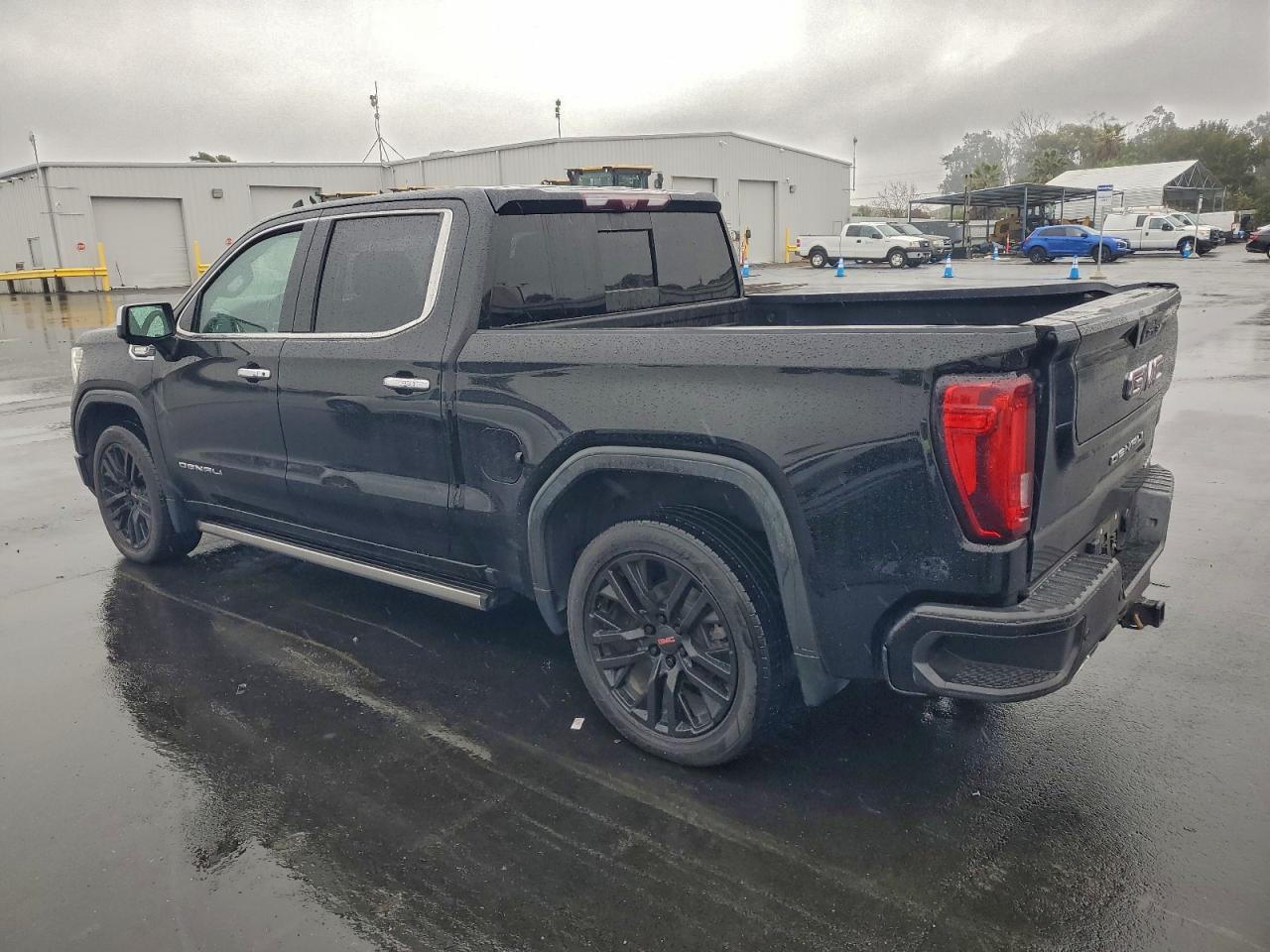 GMC Sierra K1500 Denali Image 3