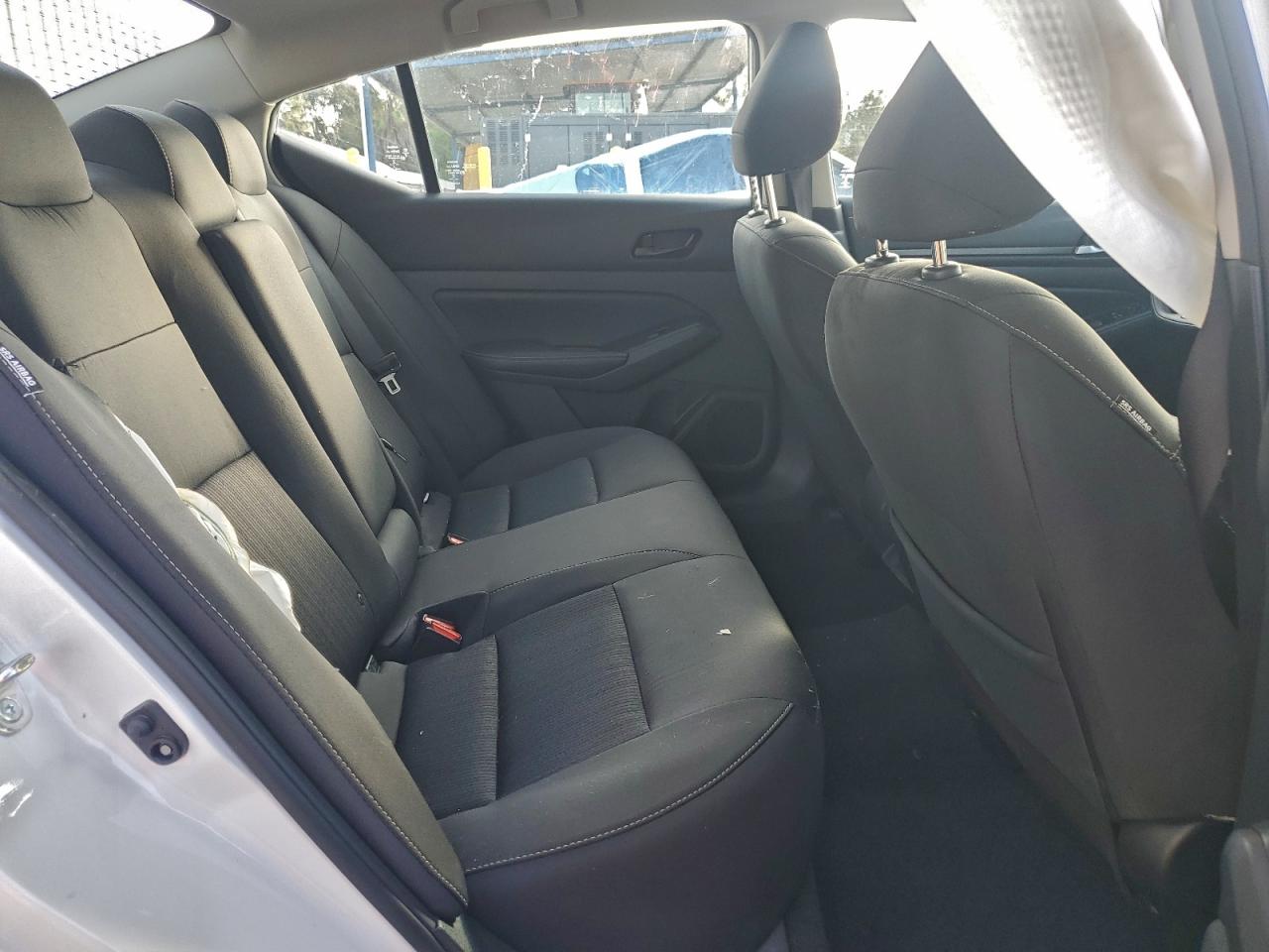 Nissan Altima Sv Image 11