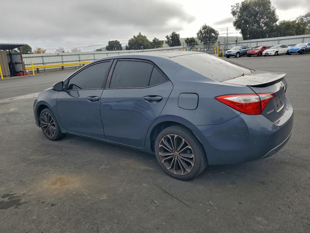 Toyota Corolla L Image 2