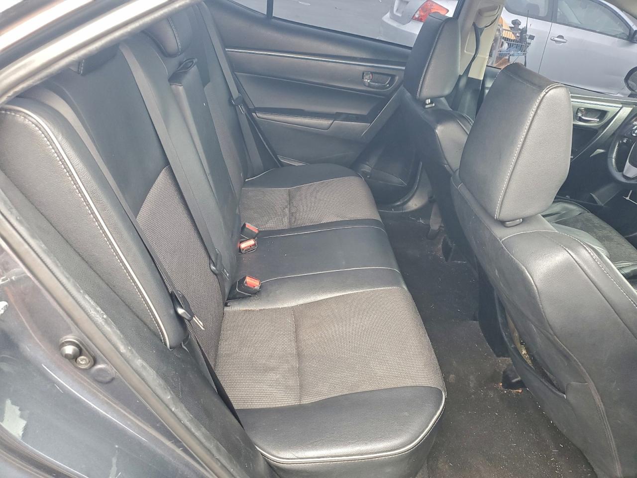 Toyota Corolla L Image 10