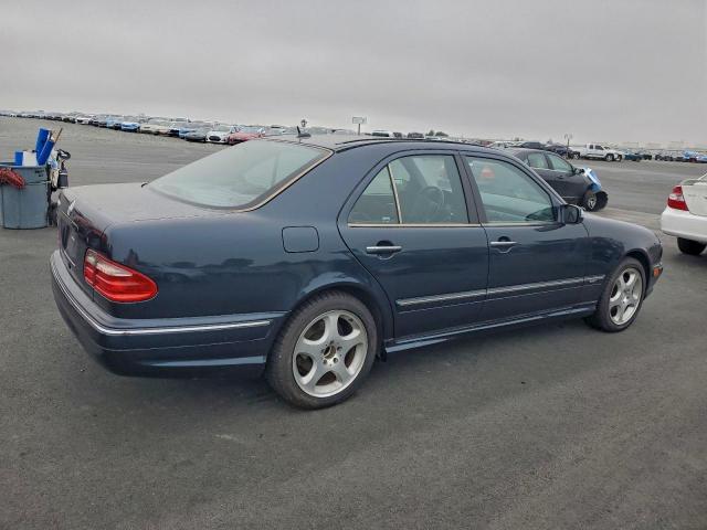 Mercedes-Benz E-Class 320 Image 2