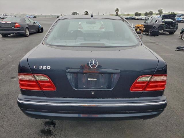 Mercedes-Benz E-Class 320 Image 3