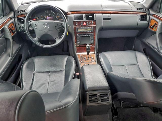 Mercedes-Benz E-Class 320 Image 10