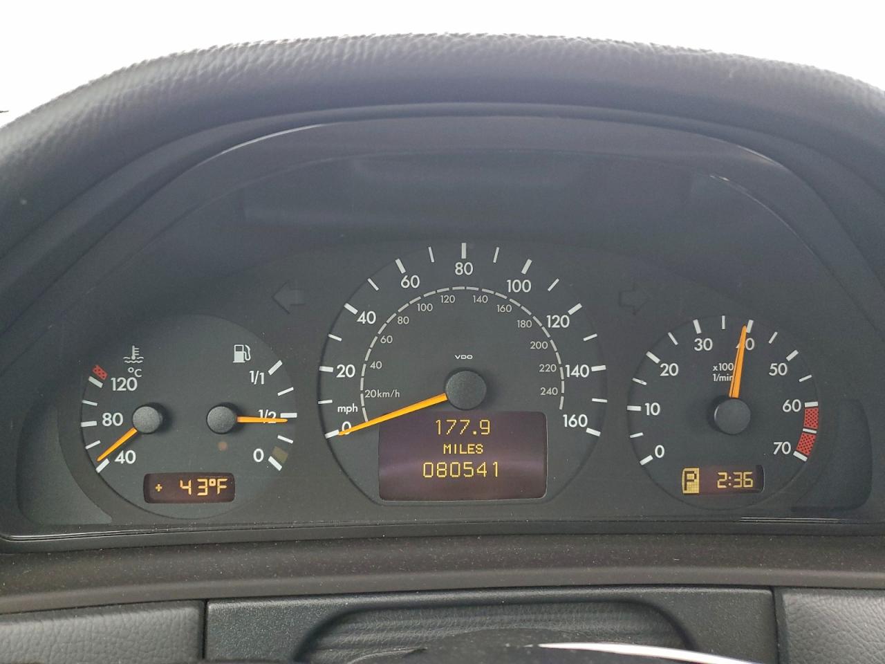 Mercedes-Benz E-Class 320 Image 12