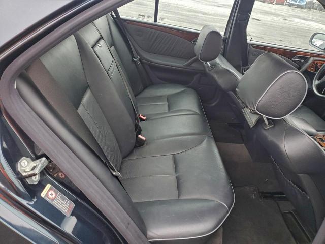 Mercedes-Benz E-Class 320 Image 8