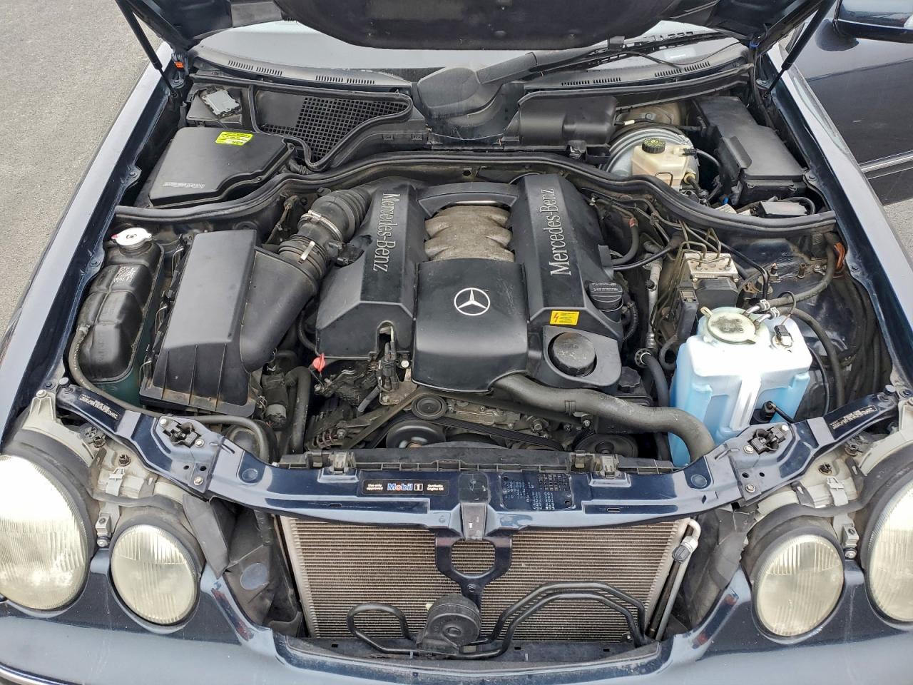 Mercedes-Benz E-Class 320 Image 7