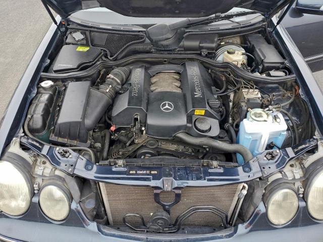 Mercedes-Benz E-Class 320 Image 7