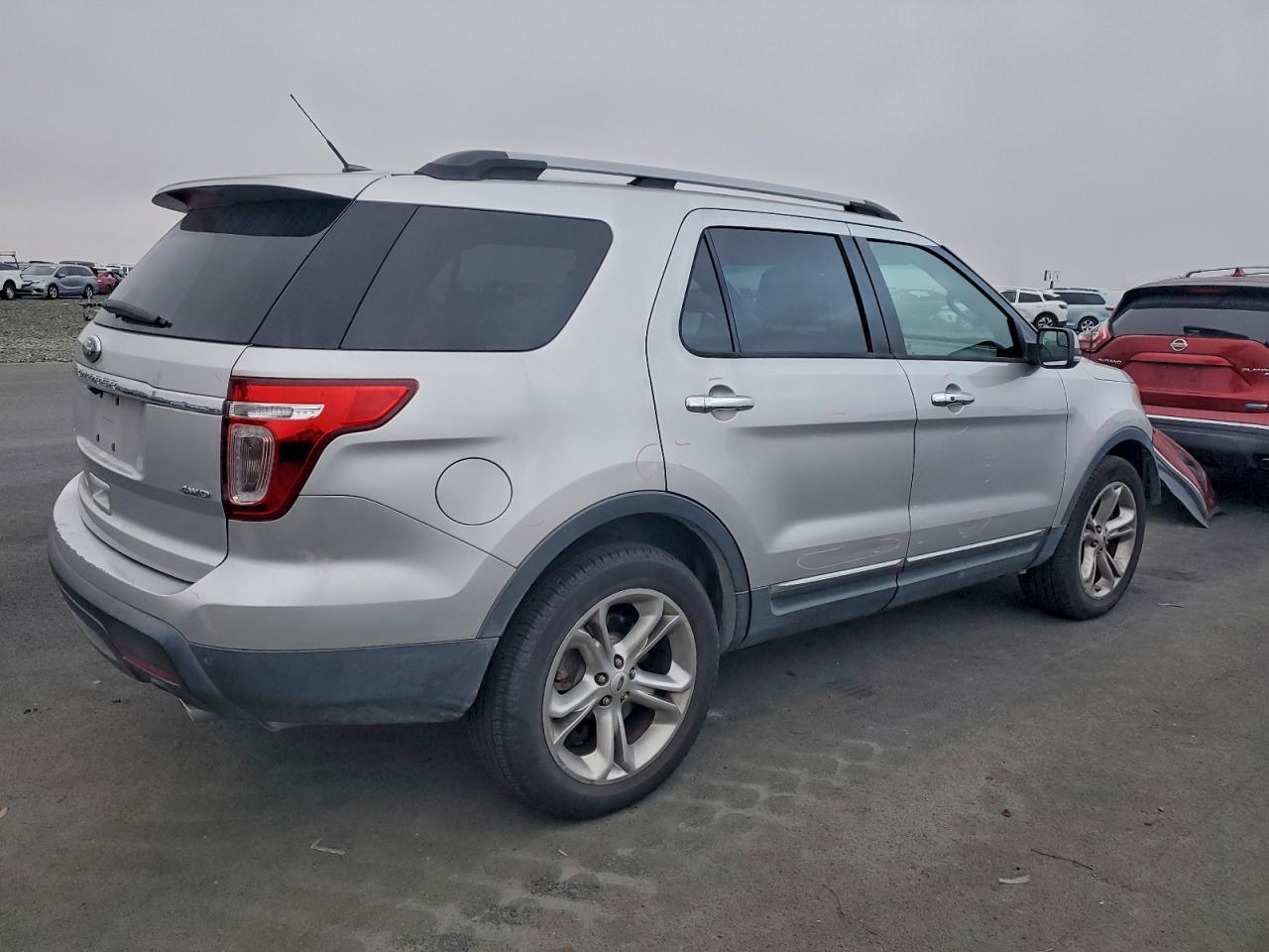 Ford Explorer Limited Image 11