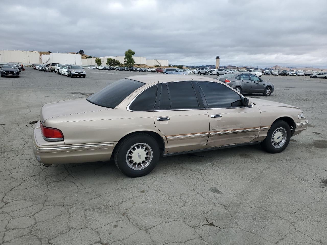 Ford Crown Vic Lx Image 4